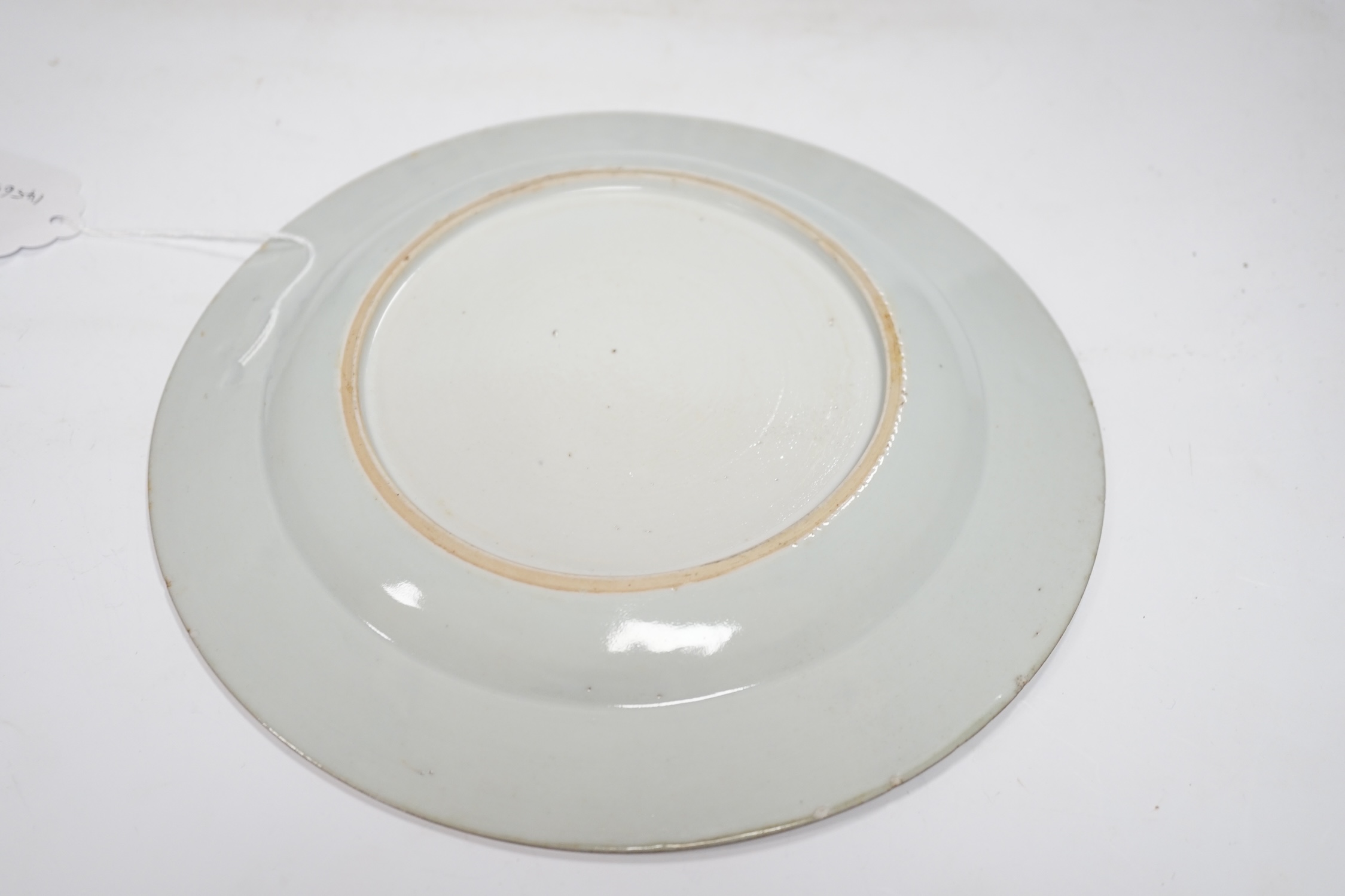 Three early 18th century Chinese Verte Imari porcelain dishes, 23cm diameter